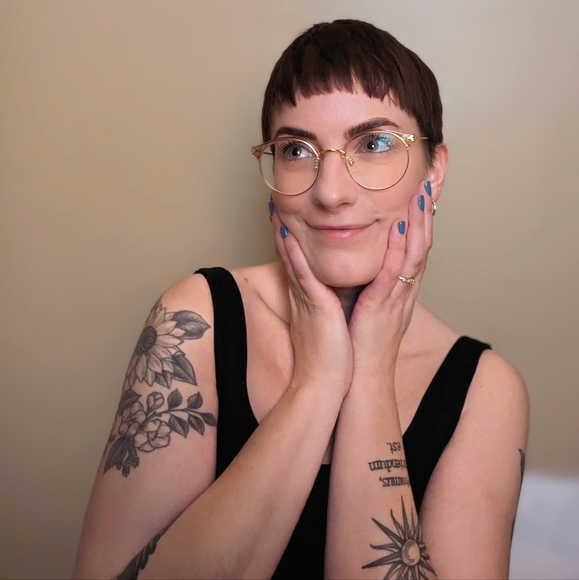 Meet your Posher, Jennifer - Picture 2 of 2